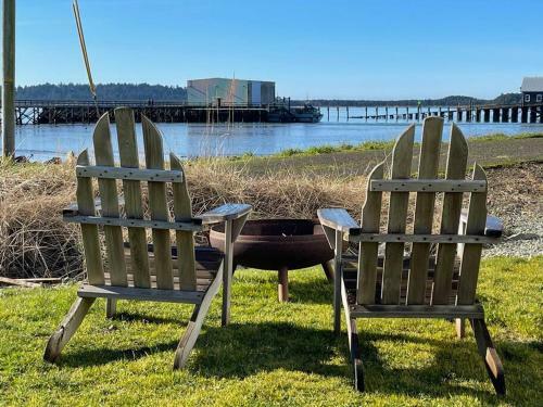 Tillamook Bayfront Cottage - Amazing Views - Garibaldi