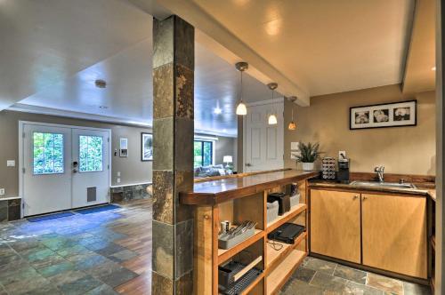 Apartamento Lush Gresham Sanctuary With Cozy Backyard Patio