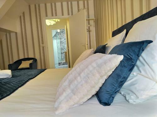 Bed & Breakfast Chambre D'h�tes Et de Charme Piscine Parking Wifi