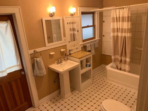 Hostal Riverpath Inn