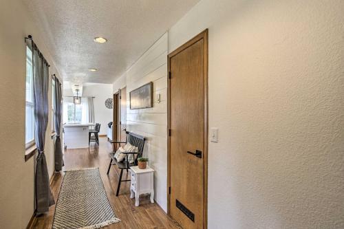 Bright Eugene Home Near Dining And Attractions!