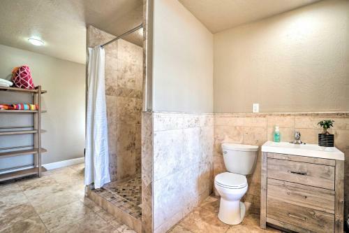 Luxe Grants Pass Getaway With Riverfront Views!