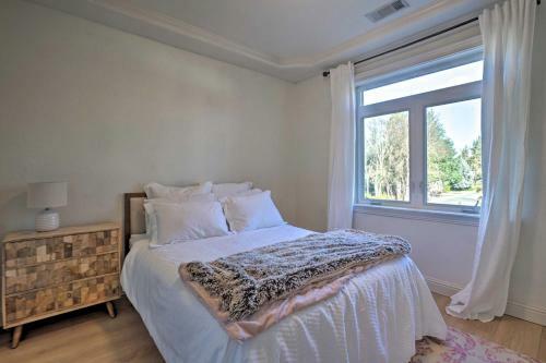 Luxe Grants Pass Getaway With Riverfront Views!