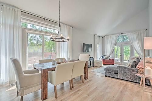 Chic Grants Pass Home - 1 Mi To Drinks And Dining!
