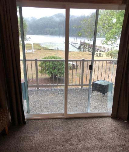 Hotel Lakeshore Lodge