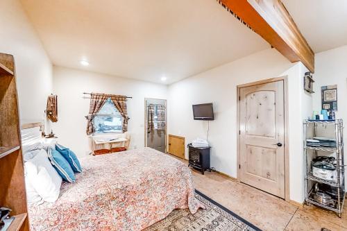 Arapahoe Lodge Lower