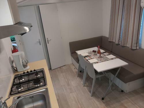 Mobilhome Dans Camping Les Sables D'or