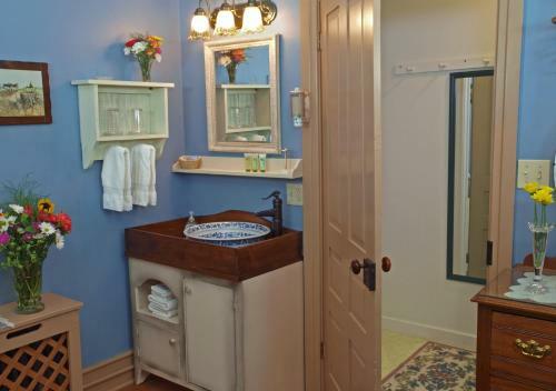 1825 Inn Bed And Breakfast