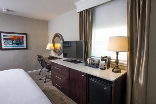 Hotel Alex Johnson