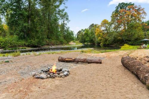 Glamping On Thomas Creek