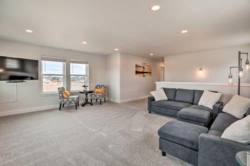Redmond Family Home With Backyard And Fire Pit!