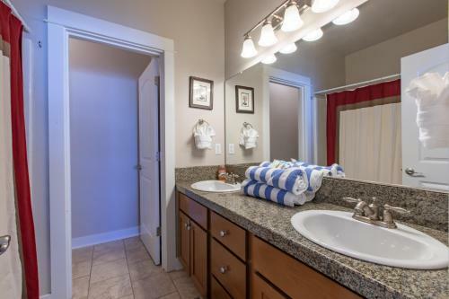 Rockaway Beach Retreat- Beachfront Townhome