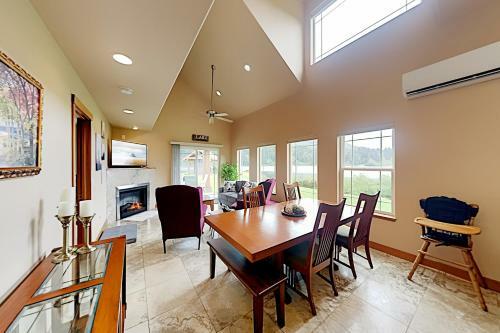 Lake Front Townhome - Rockaway Beach
