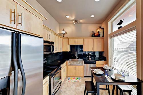 Pacific Townhouse Escape
