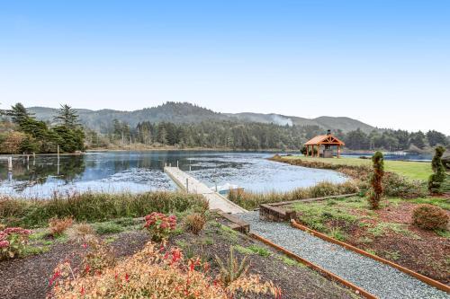 Howard's Lakehouse By The Sea