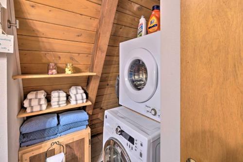 A-frame Cozy Coastal Cabin Near Sunset Beach