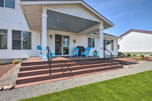 Luxury Home On Golf Course Walk To The Beach!