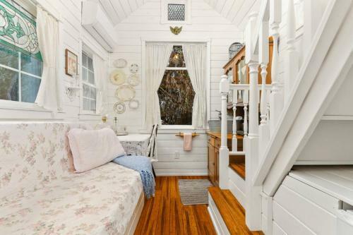 Tiny Digs Cottage House