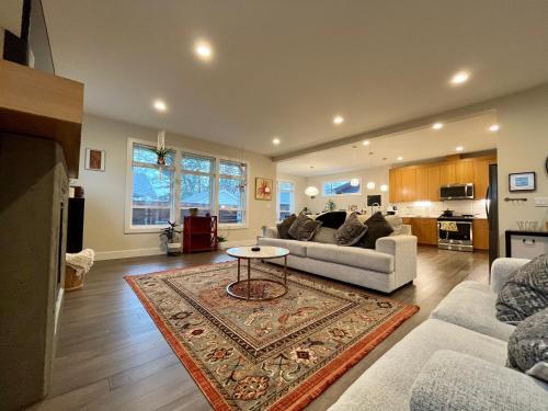 ? Vibrant Master Suite In Spacious Yet Cozy Home ?