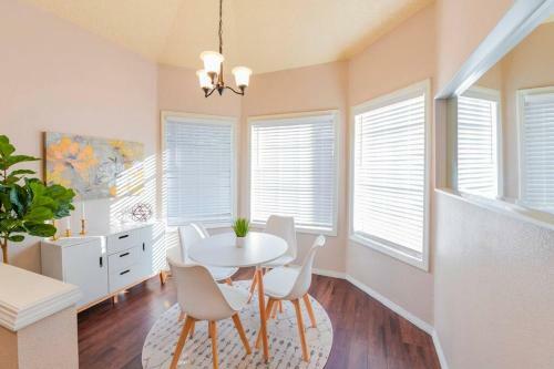 Spacious 5,000+ Sq Ft House, Close To Pdx Airport