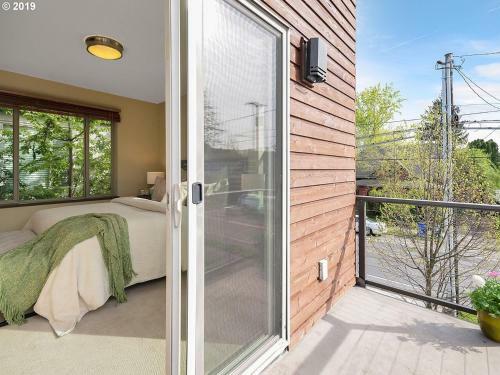 Vaulted Cathedral Townhome, So Much Light!