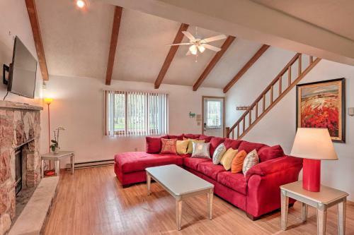 Rustic Poconos Home With Grill, Steps To Beach!