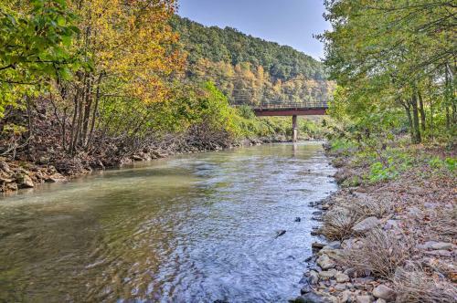 Home On Shared 10 Acres, On-site Trail Access