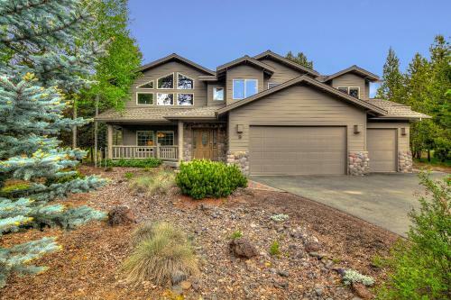 Silver Pine Lodge