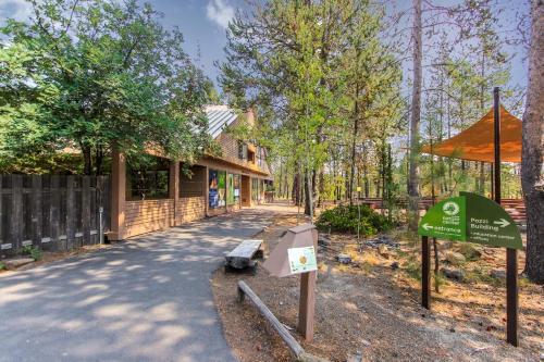 6 Cluster Cabin