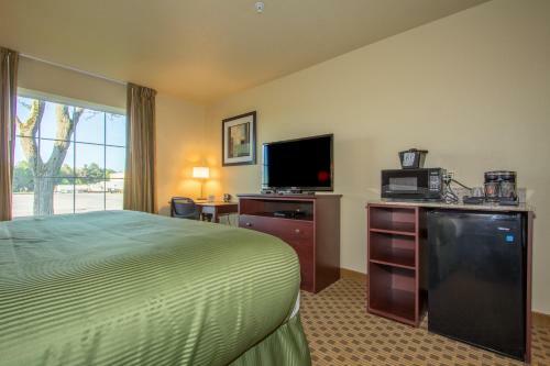 Hotel Cobblestone Inn &amp; Suites