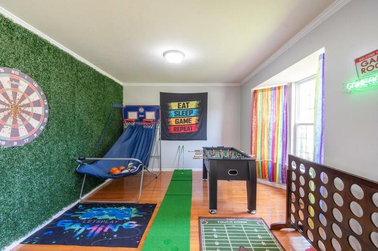 Luxury-4200 Sq Ft-firepit-bbq -wifi-fireplace-ski