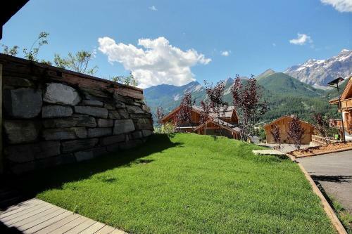 Chalet Luxe Serrechevalierholidays Piscine Et Spa