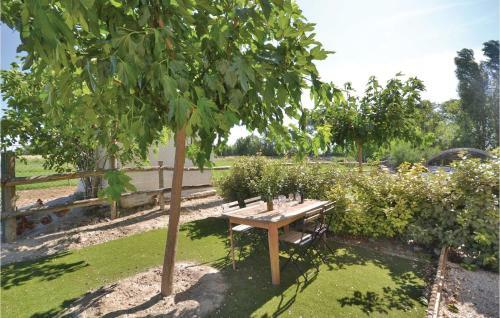 Two-bedroom Holiday Home In Le Sambuc