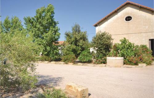 Two-bedroom Holiday Home In Le Sambuc