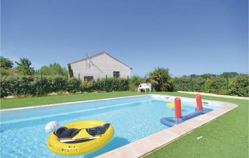 Two-bedroom Holiday Home In Le Sambuc