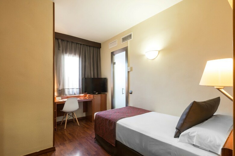 Hotel Catalonia Castellnou