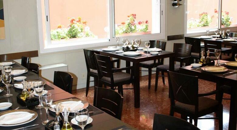 Hotel Tres Torres Atiram