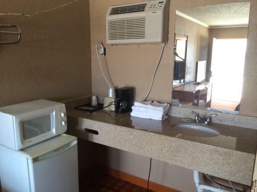 Lake Shore Motel