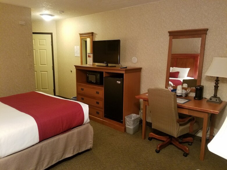 Best Western Plus Rivershore Hotel