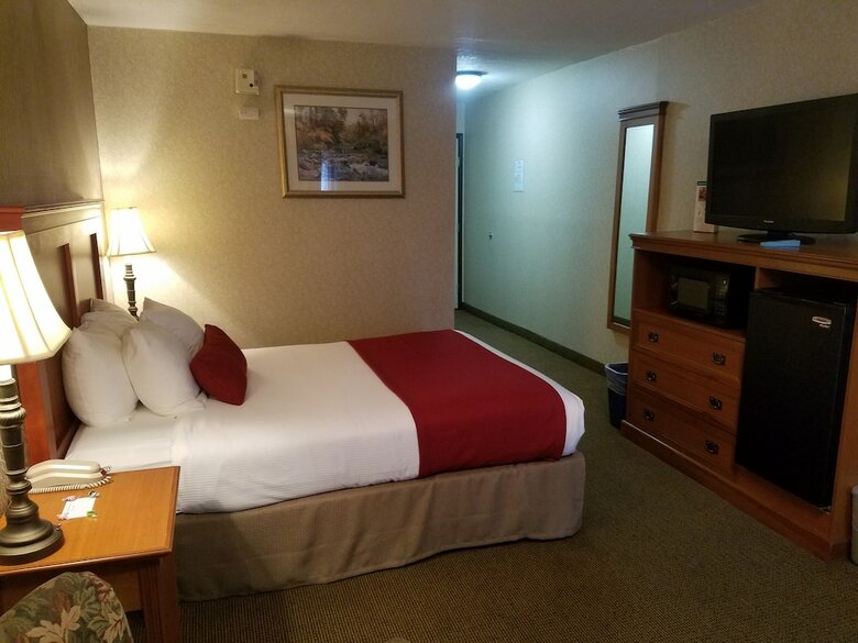 Best Western Plus Rivershore Hotel