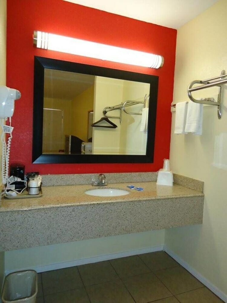 Suite 16 Motel