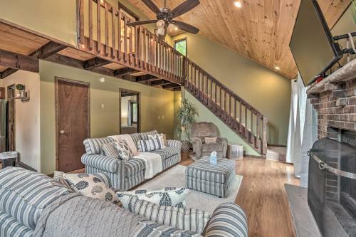 Pet-friendly Poconos Cabin Ski, Hike And Fish!