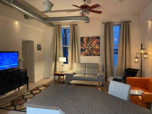 Chic Historic Loft Apartment In Downtown Kittanning