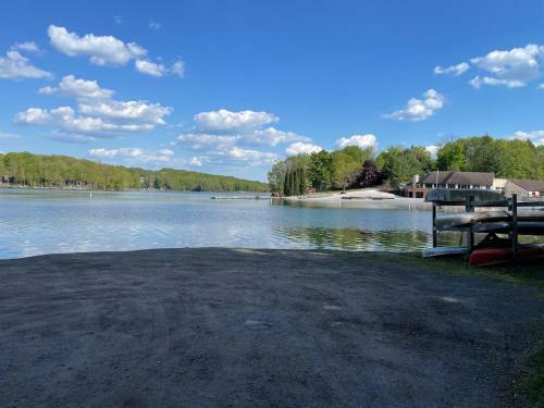 Lake Ariel Family Chalet