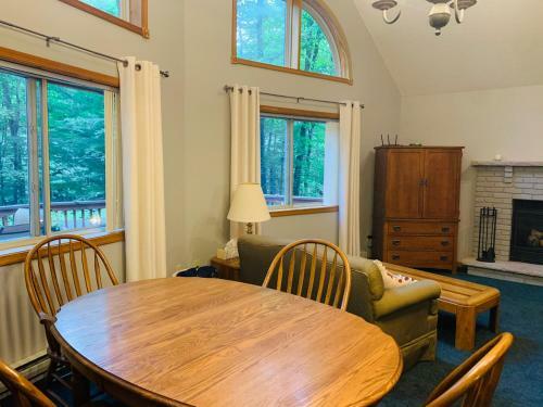 Lake Ariel Family Chalet
