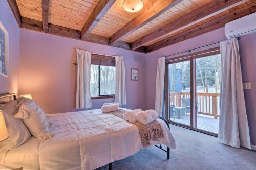 Pocono Spa Getaway With Hot Tub, Sauna, Deck!