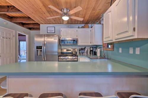 Pocono Spa Getaway With Hot Tub, Sauna, Deck!