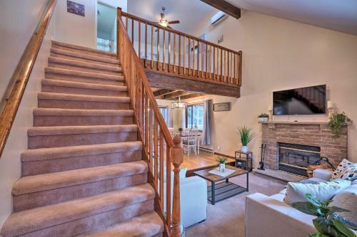 Pocono Spa Getaway With Hot Tub, Sauna, Deck!