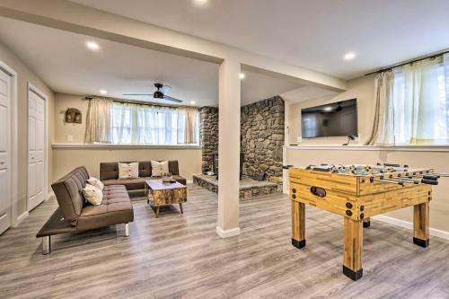 Stunning Lake Ariel Home With Deck And Fire Pit!