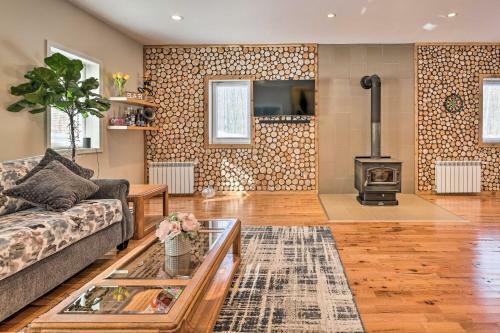 Chic, Cozy Home With Game Room In The Poconos!